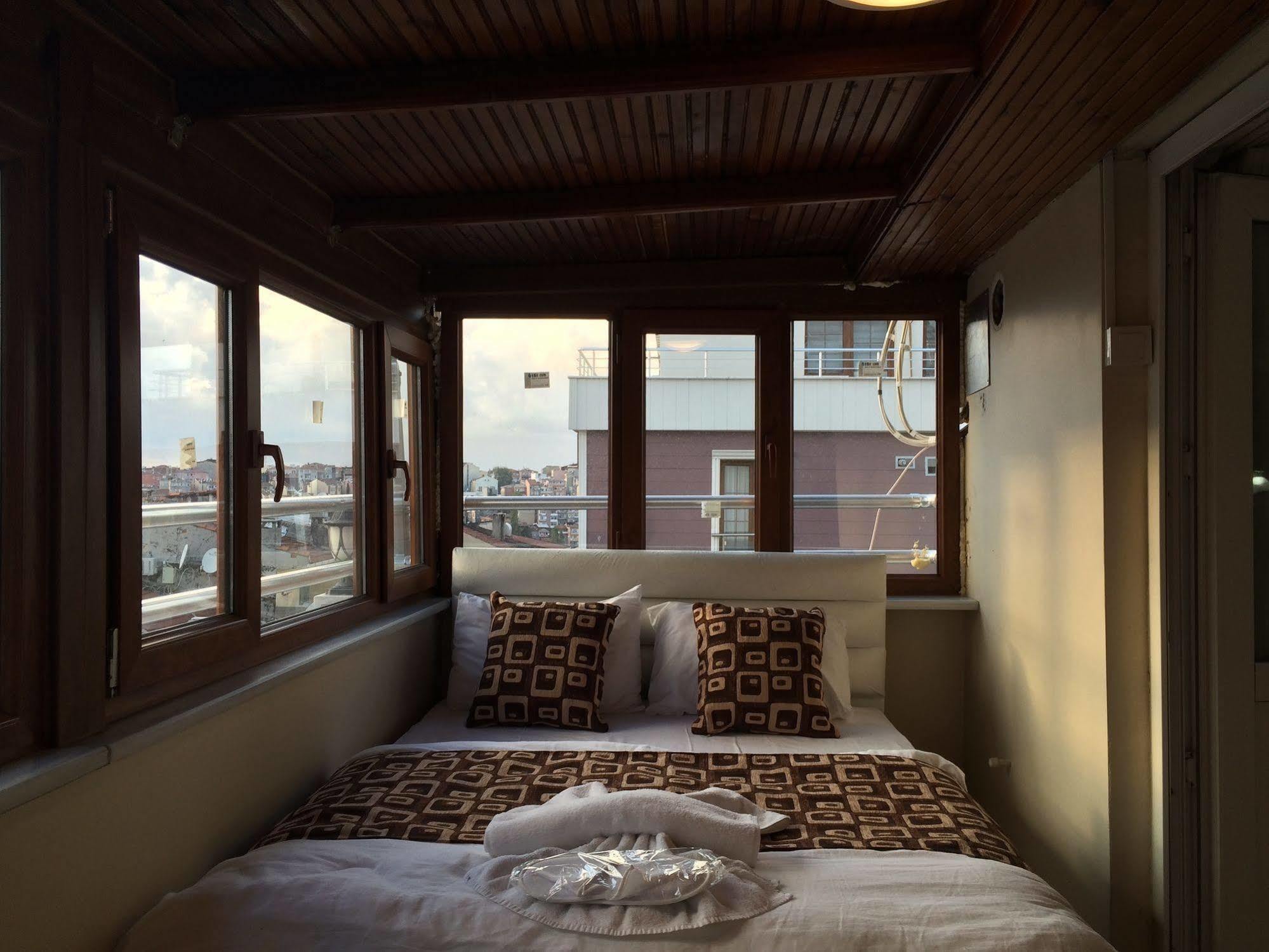 Black Bird Suite Hotel อิสตันบูล ภายนอก รูปภาพ